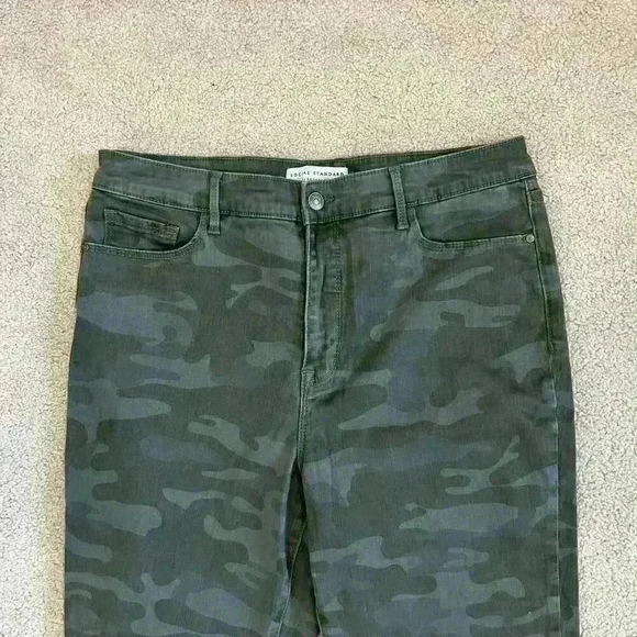 Social Standard by Sanctuary Jeans High Rise Skinny Cotton Camo Green Size 12/31 - Picture 2 of 7